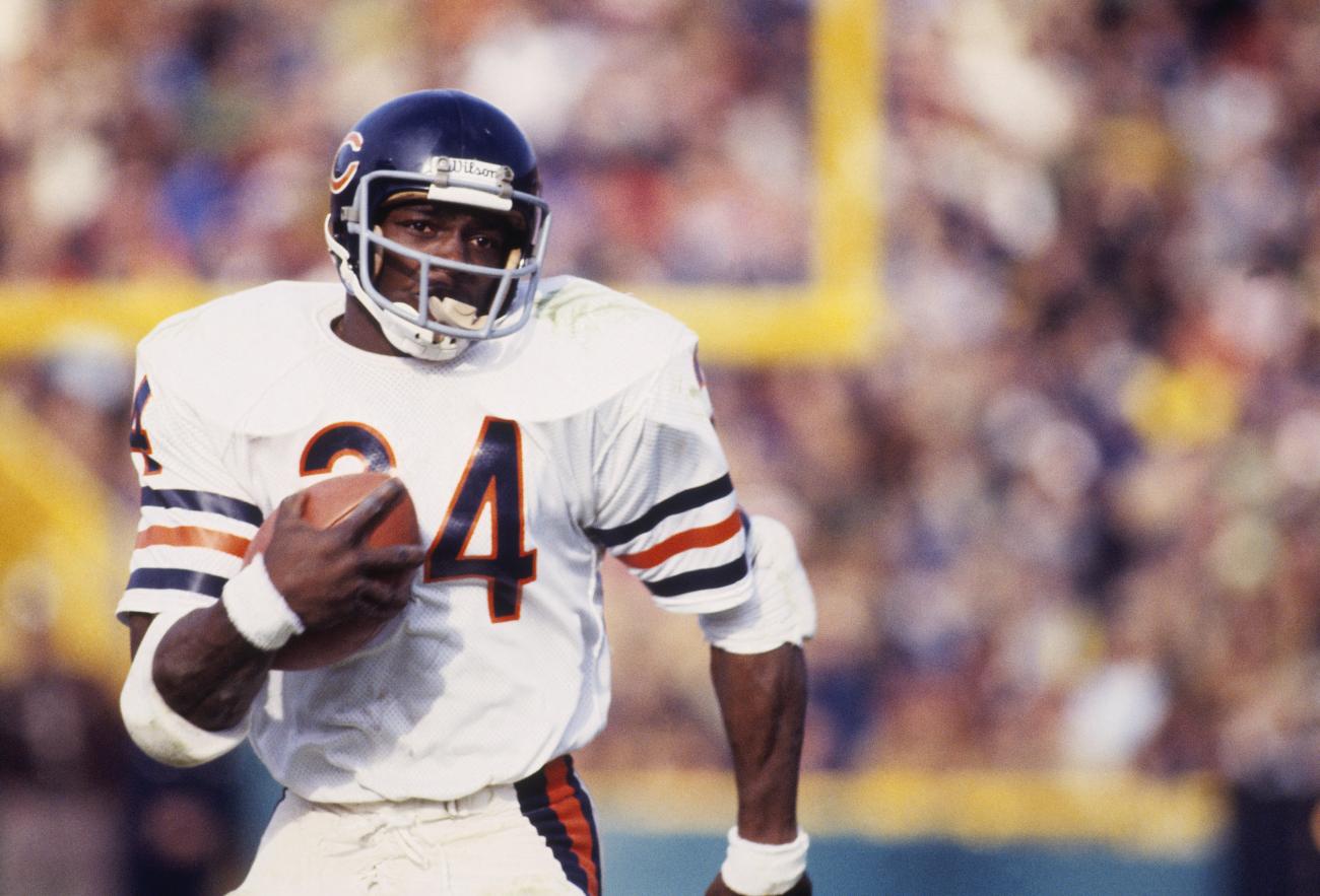 Chicago Bears' running back Walter Payton #34 runs with the ball