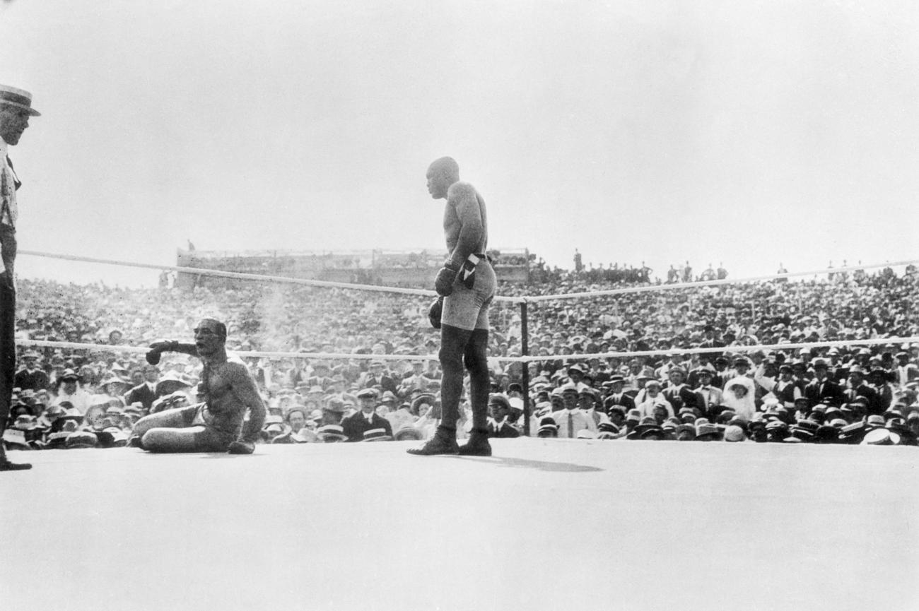 Jack Johnson (R) knocks out Jim Jeffries, who had come out of retirement.