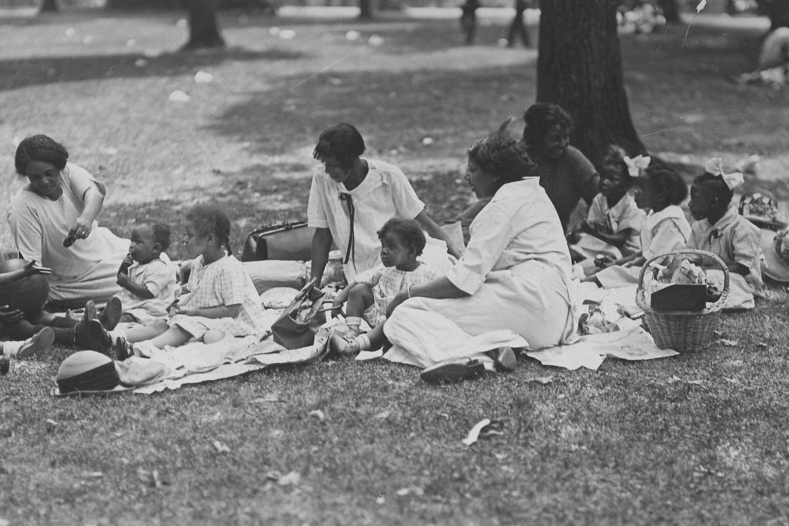 African-American family picnicking at Druid Hill Park, Baltimore, Maryland, 1956.
