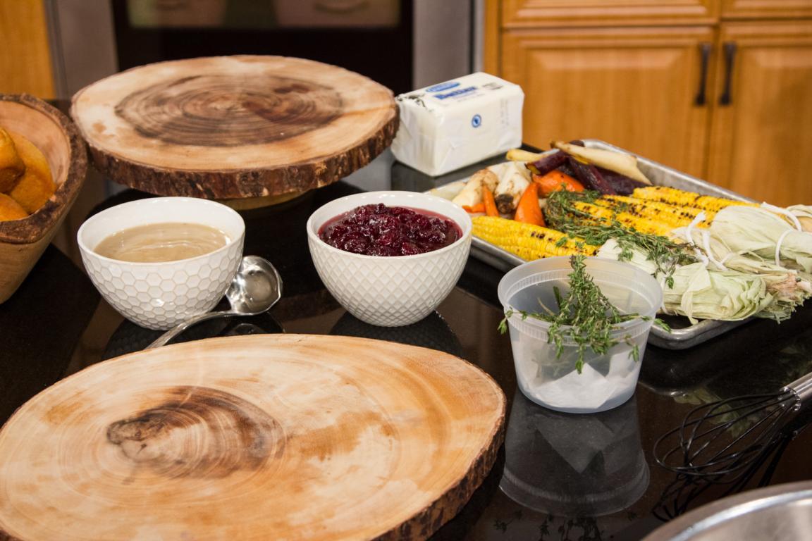 Thanksgiving table